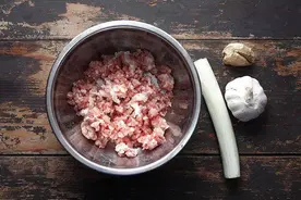 美食推荐：酸甜可口，酥软弹牙，圆圆满满的焦溜糖醋小酥丸图片