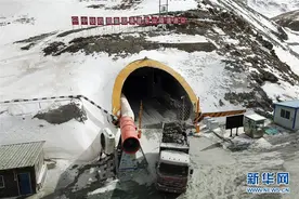 国道213线高海拔隧道建设项目有序推进图片
