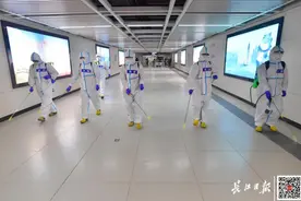 进车厢要扫码，座位须按标志坐……武汉地铁乘车指南来了！附各站出入口开放详情图片