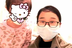 “阿姨，妈妈会被抓走吗？”单亲妈妈带着4岁女儿出庭 法官助理当保姆图片