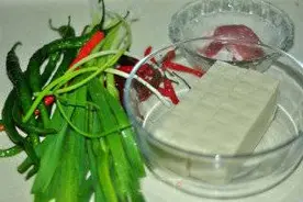 美食推荐：香香辣辣的干锅千叶豆腐图片