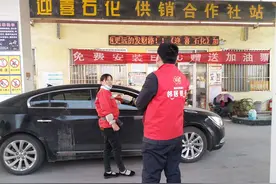 润昌农商银行范寨支行：开展免费安装ETC，赠送加油票活动图片