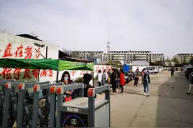 疫情期间郑州某驾校一天报名仅一人 记者体验驾考报名成了“香饽饽”图片
