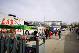 疫情期间郑州某驾校一天报名仅一人 记者体验驾考报名成了“香饽饽”图片
