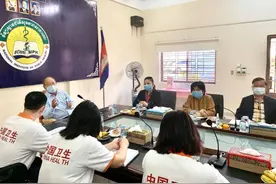 中国专家奔忙抗疫 柬埔寨人唱起刘三姐《多谢了》图片