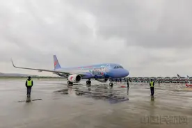 浙江长龙航空两架包机接回浙江支援湖北荆门医疗队图片