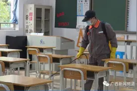 为开学要不要囤口罩？1个班拆成两个班，学生和老师如何上课呢？记者走访图片
