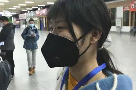 武汉护士凌晨车站接男友：就想抱他一下视频封面