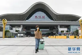 武汉站重启日：1.2万名湖北乡亲坐高铁回家图片