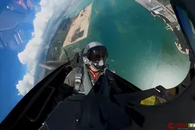 美军F-22展示全套特技动作 眼镜蛇落叶飘不在话下图片