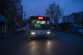 武汉重启｜恢复180条公交线，含6条开行三大火车站夜行线图片