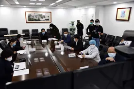 疫情告急 美国医生向中国“取经”图片