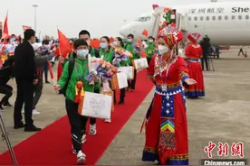 广西104名援湖北抗疫医疗队员返桂 留下感人故事图片