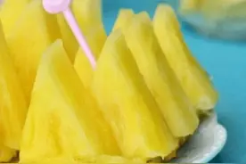 吃菠萝的时候如果不泡盐水，菠萝其实也是在“吃”你图片