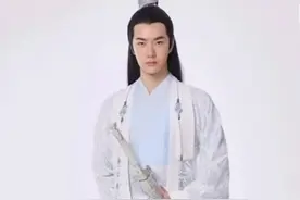 王一博蓝忘机定妆照 造型风格不一显呆萌图片