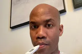 “模范同志”马布里：来华自觉隔离带头捐款，还为纽约筹口罩图片