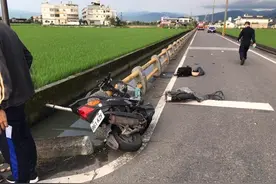 母亲骑车竟违规载3名子女 路口与车对撞全抛飞酿2死图片