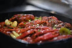 夜宵回来了！武汉小龙虾外卖量激增11倍视频封面