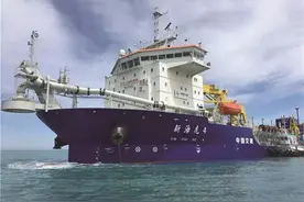 虾峙门口外30万吨级人工航道 扩建工程开展疏浚施工图片
