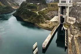 揽下多个世界第一的通航工程：看大船“天上”游图片