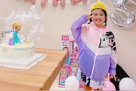 包贝尔夫妇为女儿庆5岁生日 饺子戴皇冠呆萌可爱图片
