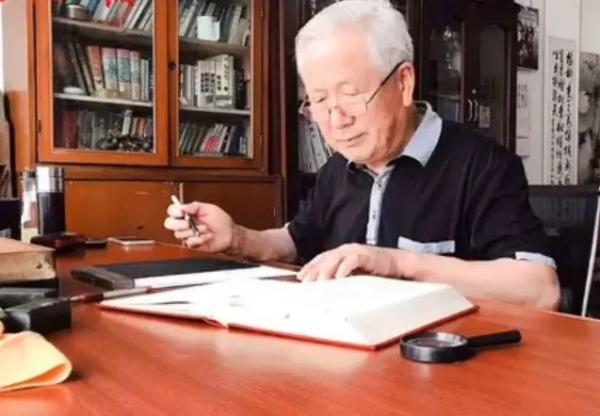 50万元不卖！16年来手抄“四大名著”等70多本