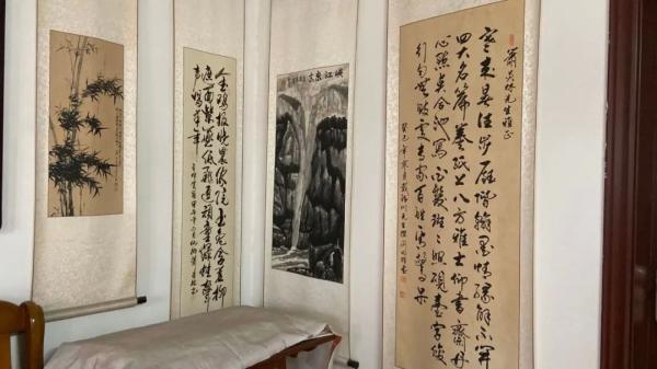 50万元不卖！16年来手抄“四大名著”等70多本