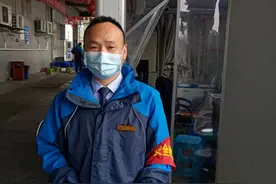 万元现金掉公交 891路调度室紧急找寻失主图片