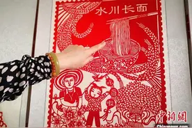 甘肃艺人剪纸记录家乡“味道”弘扬孝道文化图片