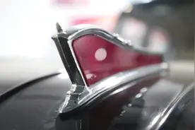实拍古董级老爷车！聊城97年小伙钟爱“复活”老红旗图片