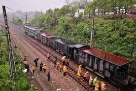 经铁路部门紧张抢修，京广铁路郴州段恢复通车图片