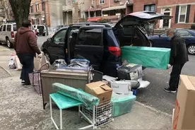 纽约华人搬家工人坚守岗位：手套口罩成上战场盔甲图片
