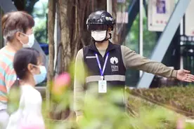 智能头盔为景区护航无感测温安全高效图片