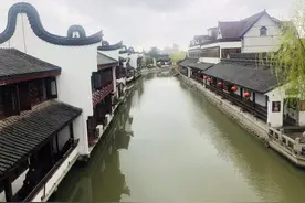 闵行浦江镇召稼楼开放首日：商铺防疫措施到位，游客品尝“春天的滋味”图片