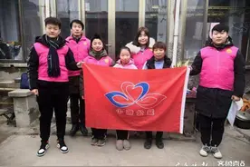大学生志愿者假期发起爱心助学，为邱家店贫困生送善款图片