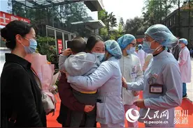 成都市二医院：致敬仁济英雄 欢迎回家图片