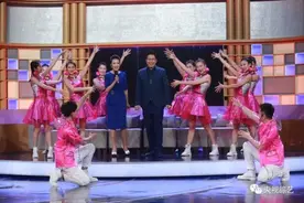 孝顺儿媳为赚钱给公公治病，怀孕8个月坚持工作图片
