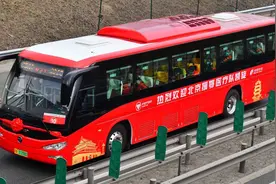 警车开道！北京交警用最高礼仪接英雄回家视频封面