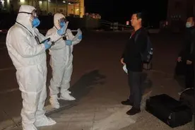 4名船员超期服役了2个月 疫情之下，吴淞边检这样做图片