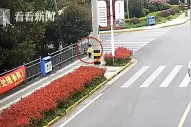 3岁萌娃为找妈妈“独闯天涯”还摆POSS拍照……图片