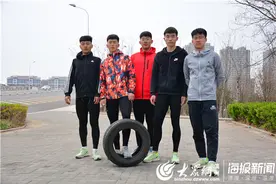 滨州阳信“追风少年”小分队拖着轮胎练体能 同心合力冲高考图片