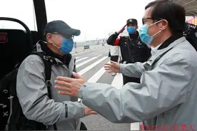 首批援鄂国家中医医疗队返京，黄璐琦院士到场送别图片