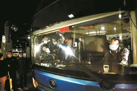 广州市汽车站最后一趟客运大巴开出图片