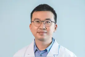 勇敢逆行，让青春在战疫中闪光（一线抗疫群英谱·青春力量）图片