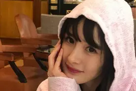众星都爱樱花粉 搭配却都输给了杨幂图片