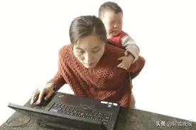 王新燕老师弯腰背娃备课，那是你最美的样子图片