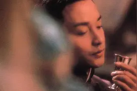 17年，风继续吹，哥哥在伞下甜蜜微笑图片