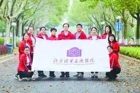 这位“95后”瞒着父母上“战场”，坦白时母亲哭了图片