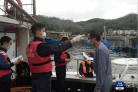 海上渔船从境外水域入深，船上人员需接受核酸检测、隔离14天图片