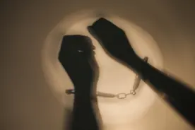 20万贱卖5万，疫情期间男子为还赌债偷盗材料淘宝转卖，妨碍企业复工被批捕图片